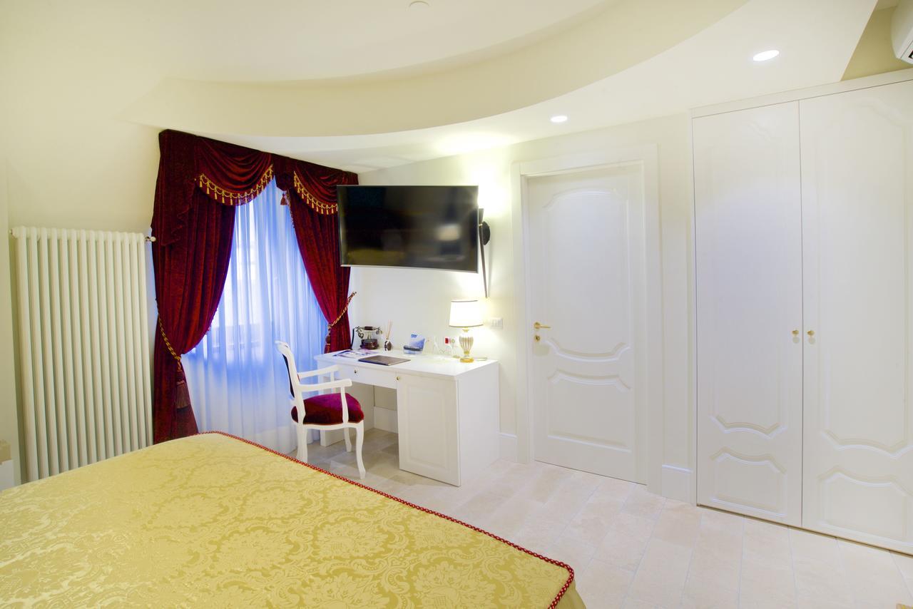 Design Suite Tirano Extérieur photo